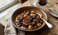 Daube de Boeuf au Vin Rouge, Amandes, Olives et Oignons Grelots